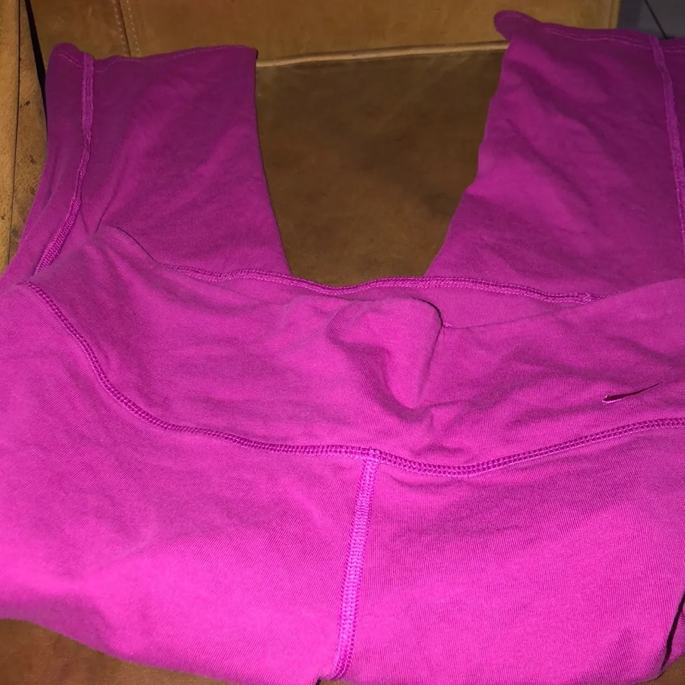 Nike fuscia/ Magenta pink Capri pants